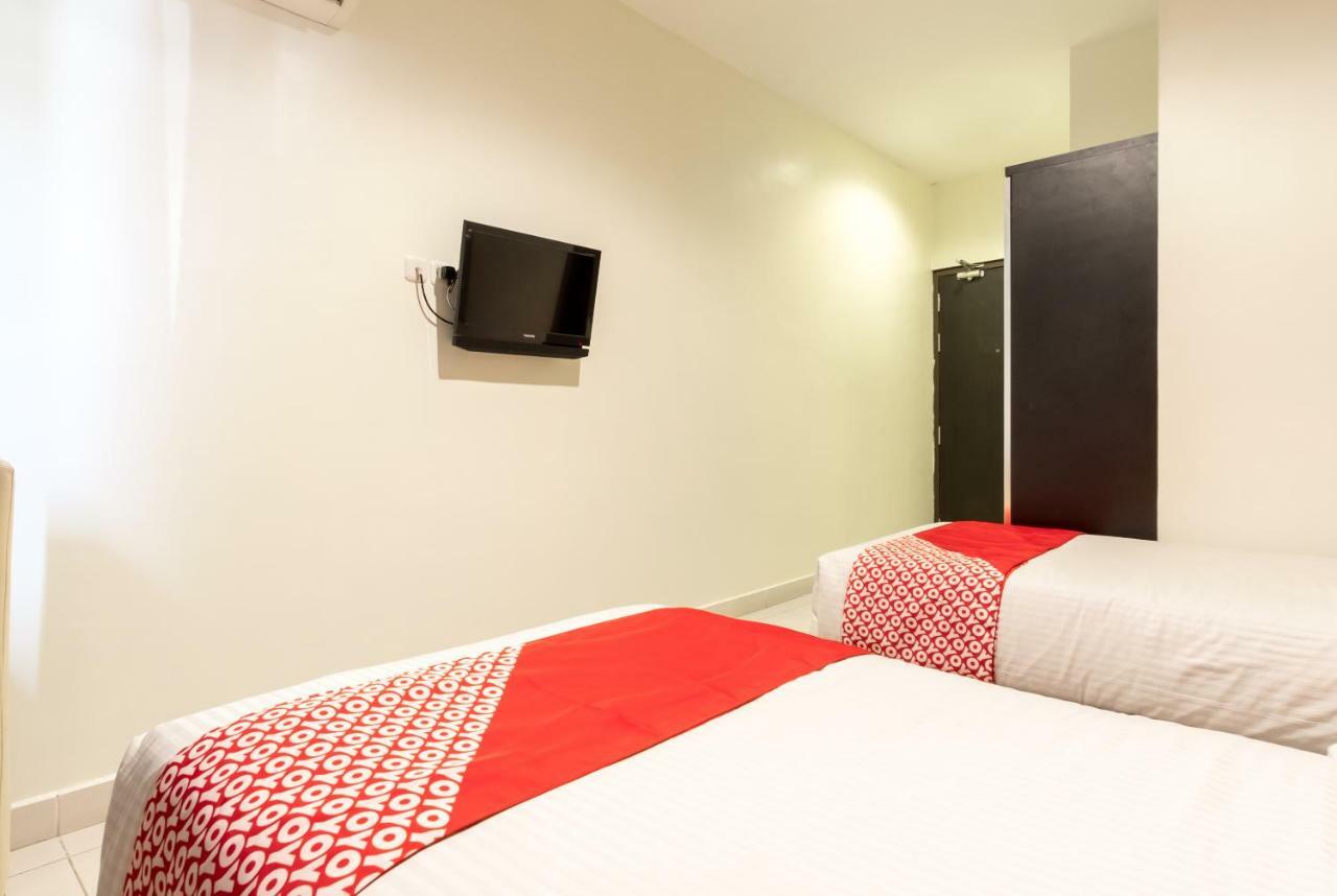 Oyo Flagship 1348 Hotel Home Anaya Medan Exterior foto